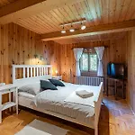 Dom Na Szczycie Gory Rownica Ferienhaus