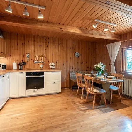 Casa vacanze Dom Na Szczycie Gory Rownica *