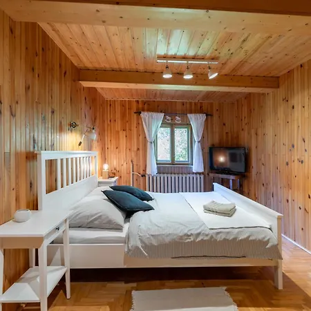 Dom Na Szczycie Gory Rownica *