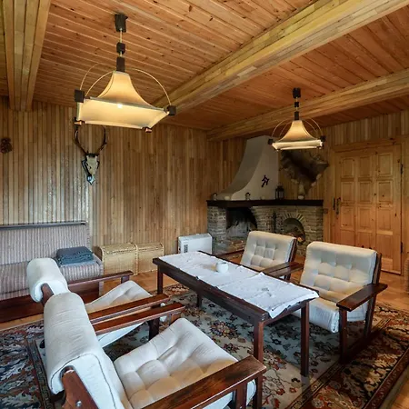 Dom Na Szczycie Gory Rownica *