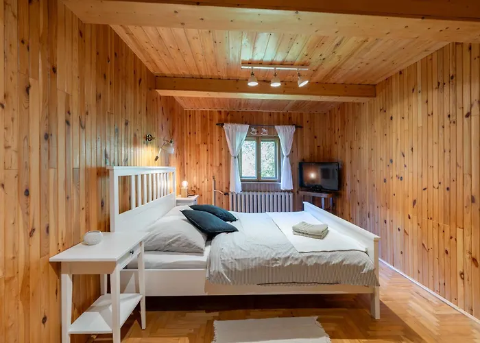 Dom Na Szczycie Gory Rownica *